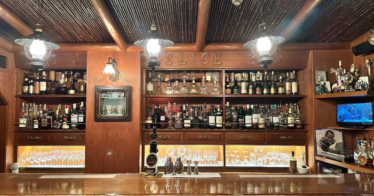 SLICE BAR 店内の歴史ある佇まい