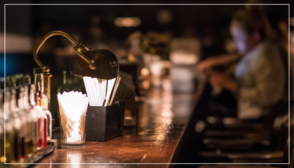 女性が「安全なバー」を見分ける2つのポイント